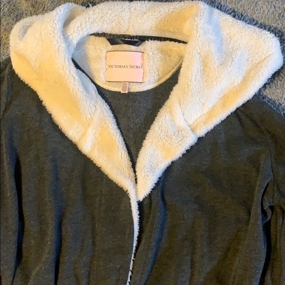 Victoria’s Secret Vintage Plush Gray/Pink Bath Robe Size M/L - Picture 4 of 11